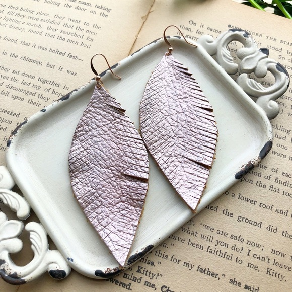 Rose gold leather feather earrings 🌸✨boho✨🌸 - Picture 3 of 3